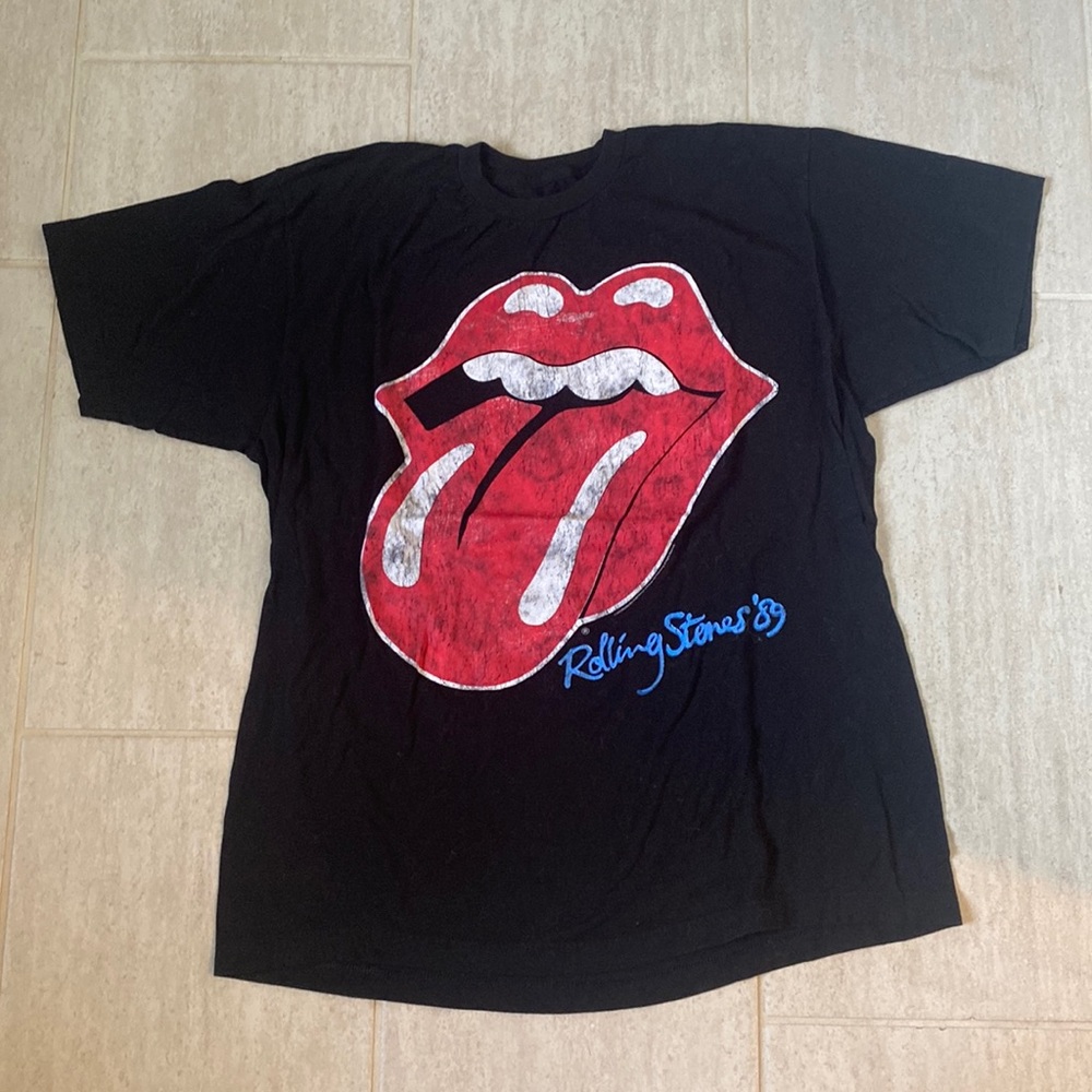 Distressed Rolling Stones tongue tshirt in XL, black